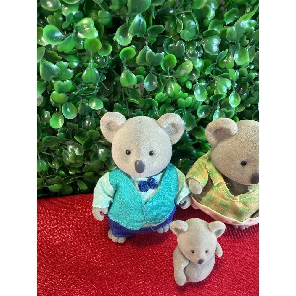 Lil Woodzeez Canberra Koala Family 4 Pack Flocked Gray Figures Outfits